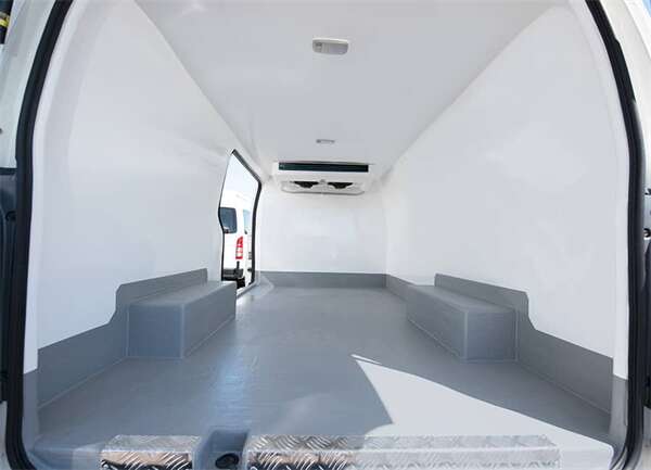 CFRT複合闆(pan)蒙皮冷藏車具(jù)有良好冷藏密(mì)封效果